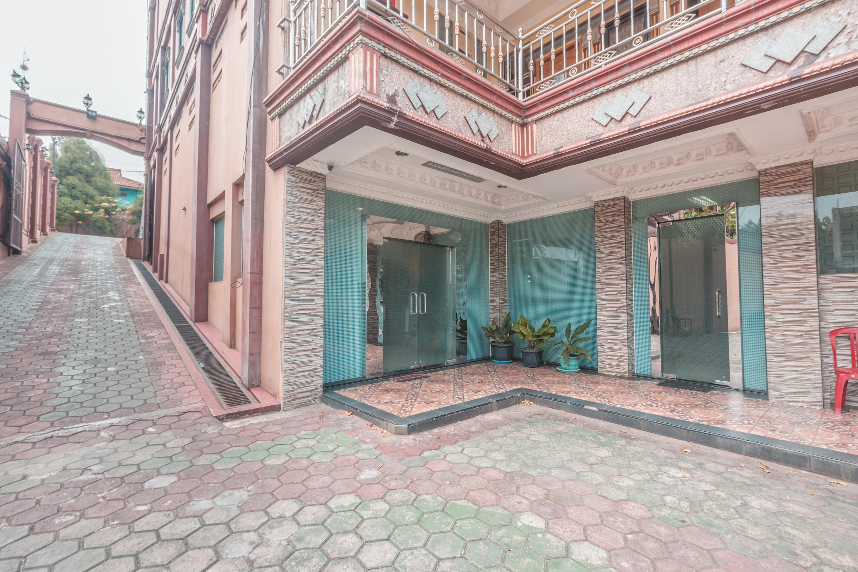 OYO 1640 Fallinda Hotel Bogor Esterno foto